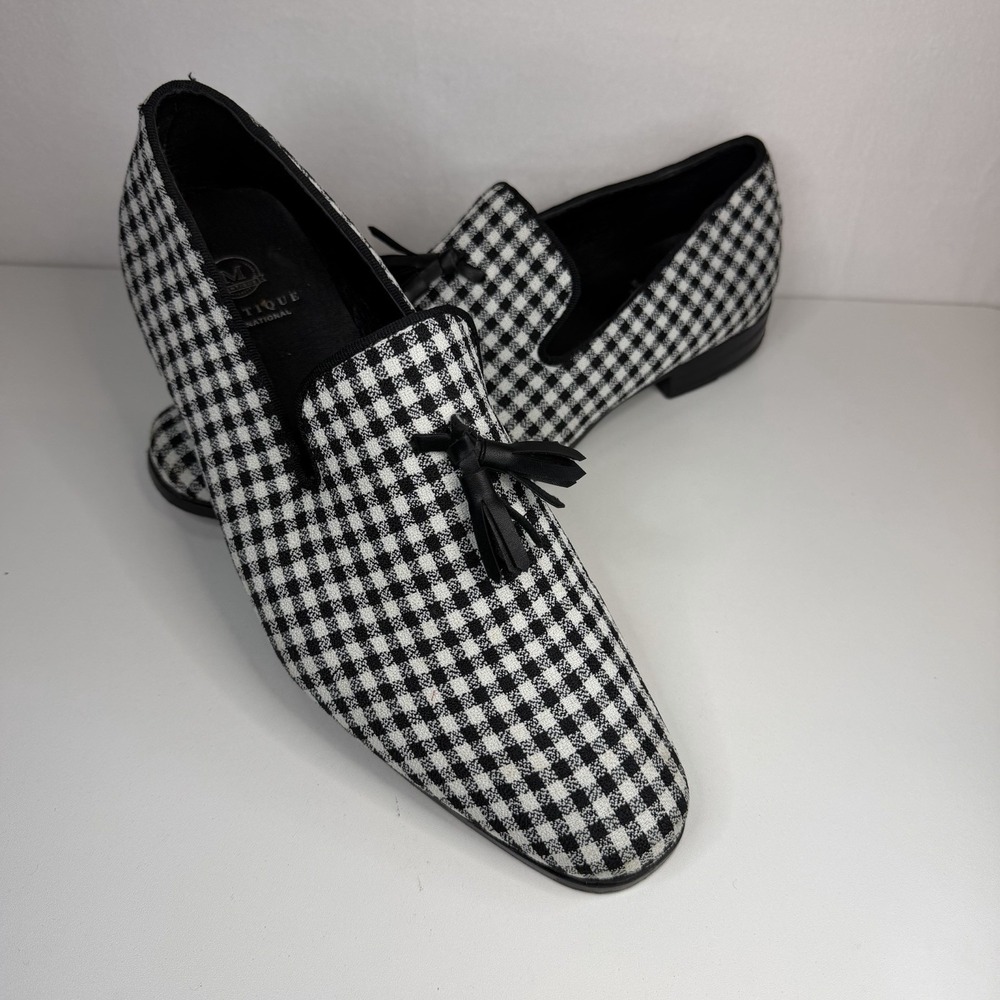Montique slip on dress shoe has a fastastic look Size 9.5
